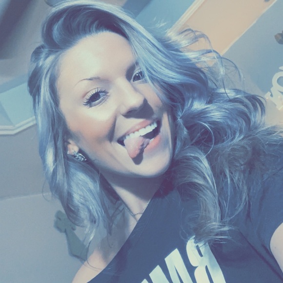 Meet your Posher, Alyssa👑 - Picture 13 of 13